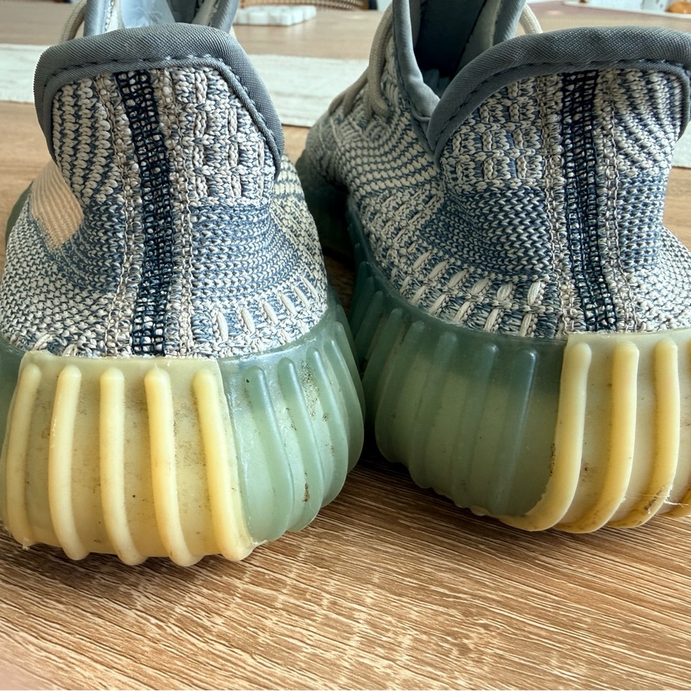 Yeezy boost men’s Athletic Shoes in Gray and Cream size 7.5 men’s - Picture 4 of 6